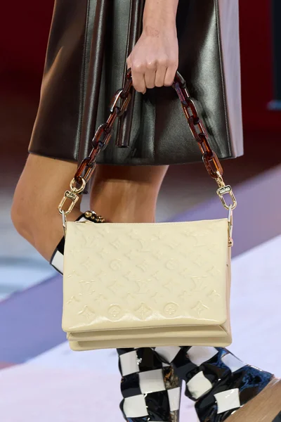 Look 80